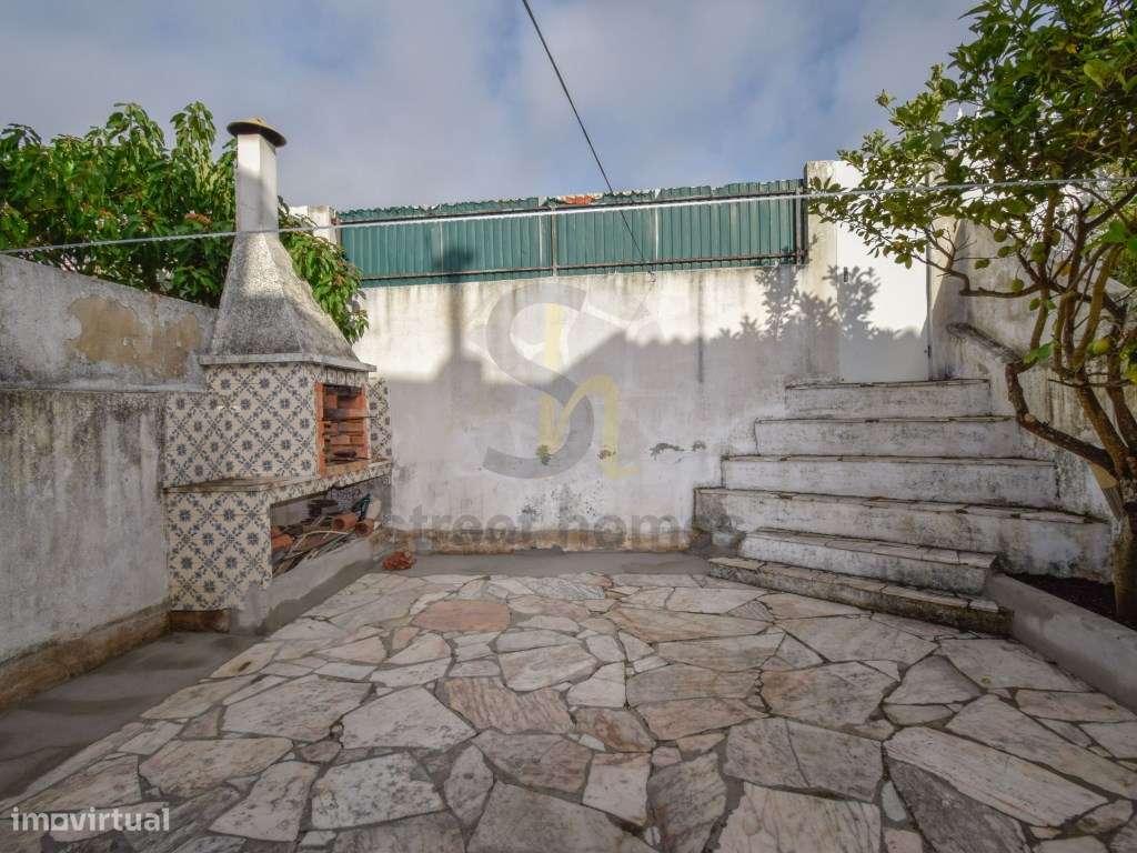 Moradia espaçosa com 2 pisos mais sótão , garagem e espaço exterior...-44