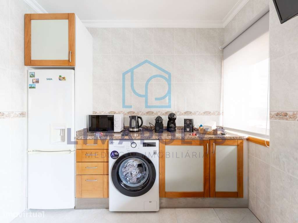 Apartamento T1 com lugar de garagem e arrecadação-8
