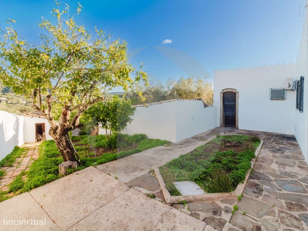 Moradia Tradicional Algarvia com 3 Quartos em Querença-16