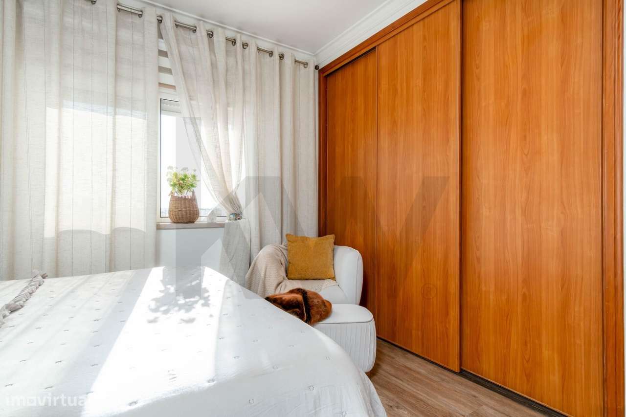 Apartamento T3, com Suíte, Arrecadação e Lugar de Garagem - Palhais, B-22