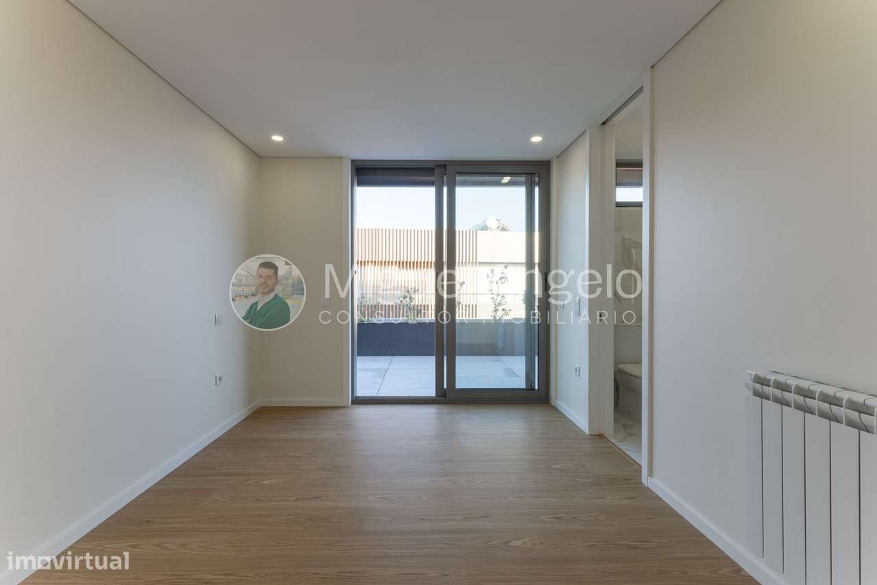 T3 Penthouse com terraços e três frentes no coração de Espinho-31