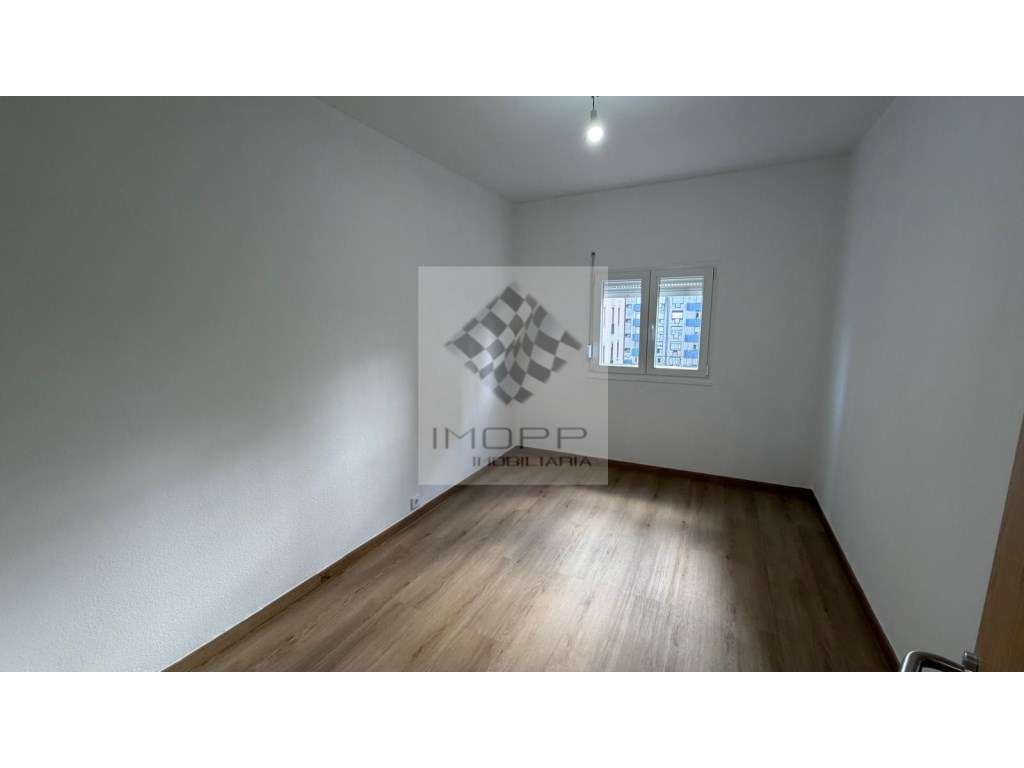 Reservado - Excelente T3 renovado nos Olivais-24