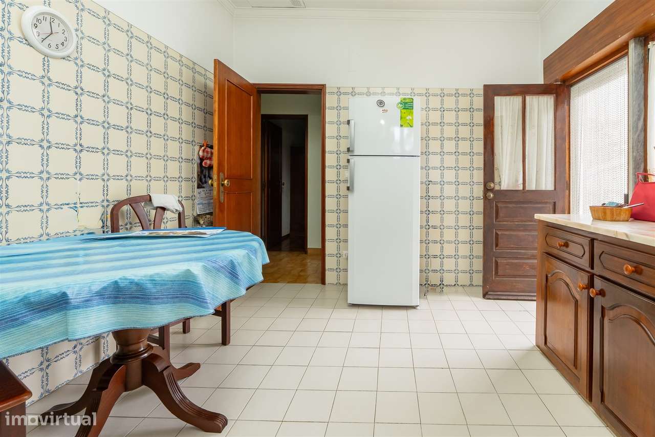 Moradia de 4 assoalhadas na Amora. - Grande imagem: 5/36