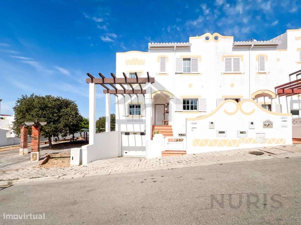 Moradia T3 com piscina para venda em Lagos-1