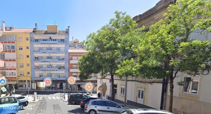 Prédio com 4 apartamentos para restauro interior Benfica Lisboa