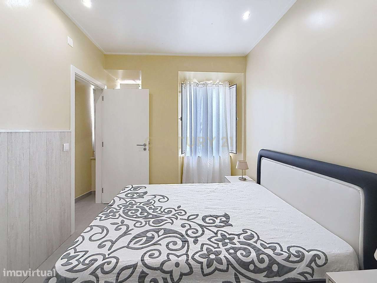 Apartamento T1 no Centro Histórico da Nazaré, a 150 Metros da Praia-10