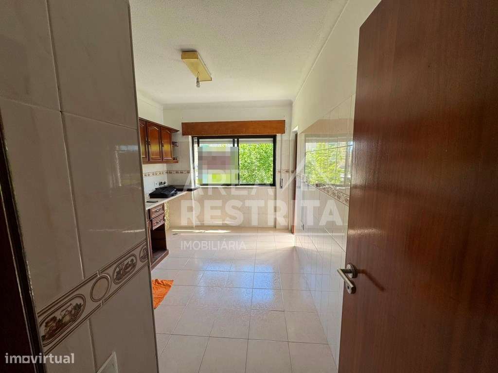 Apartamento T2 no Estádio da Medideira, Amora-7