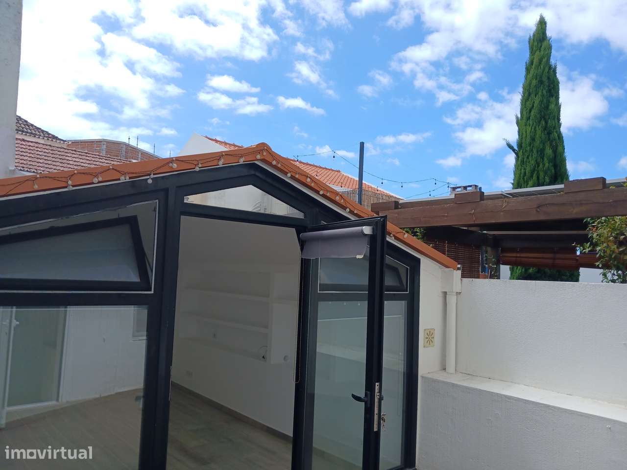 T2+1 Remodelado com Logradouro no Centro de Oeiras-21