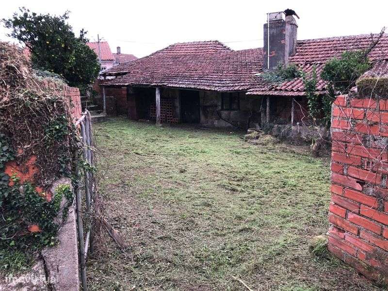 Casa rústica de aldeia com terreno, para reconstrução/remodelação. - Grande imagem: 5/12
