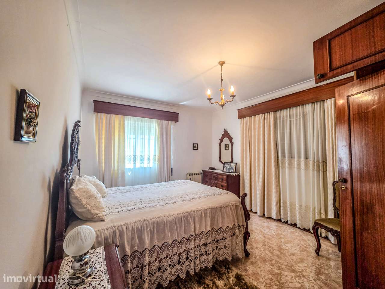 Moradia T5 em Darque com Jardim, Garagem e Anexo-13