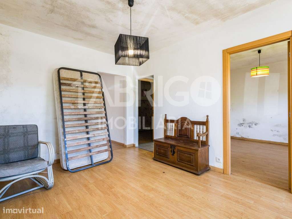 Moradia T2 com Terreno - (Imóvel sem licença de utilização, escritu...-4