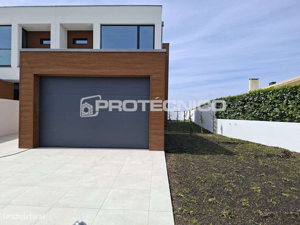 Moradia T3 1 Geminada Aradas Pronta A Habitar