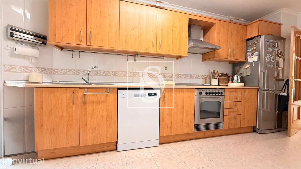 Apartamento T3 Renovado com Parqueamento em Alhos Vedros-11