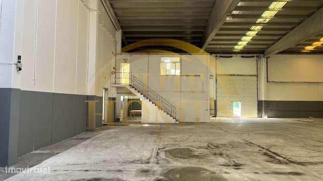 Armazém para venda na Quinta do Anjo.-13