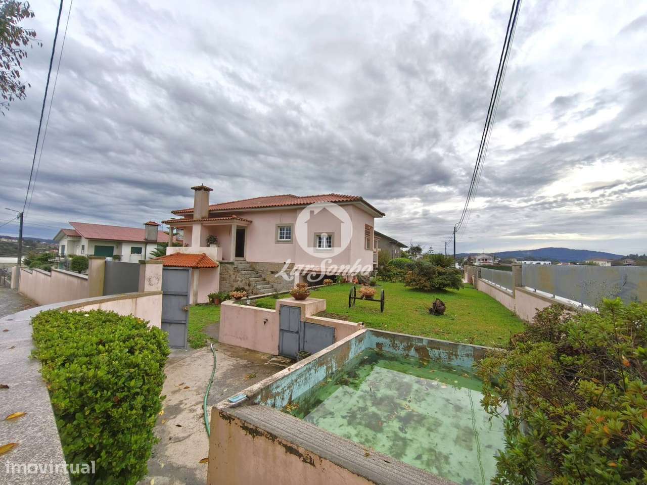 Moradia T3 com jardim em Barcelos-31