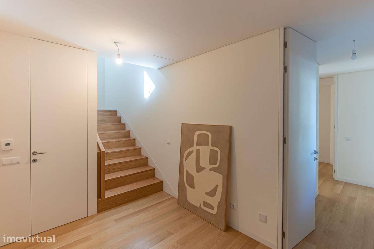 Moradia T3, em Leça da Palmeira na 1ª Linha de Mar-18