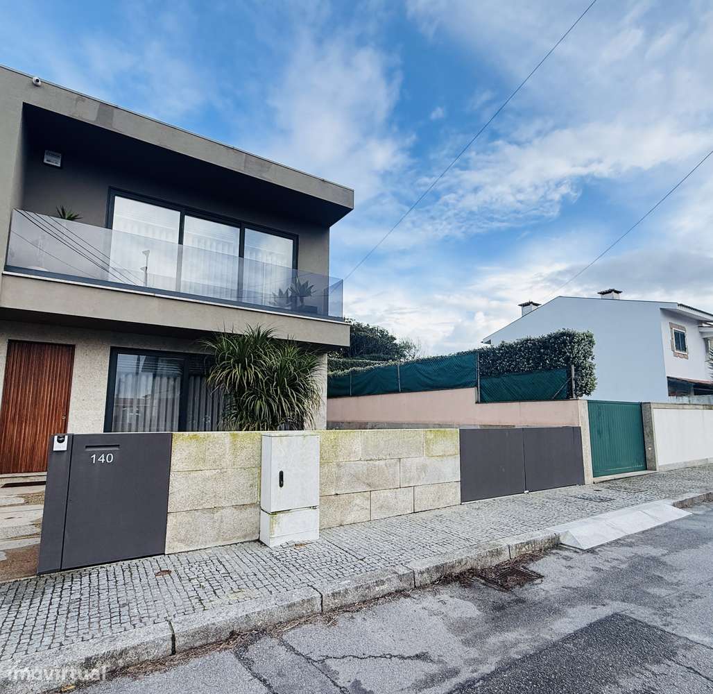 Moradia 3 frentes 200m praia-9