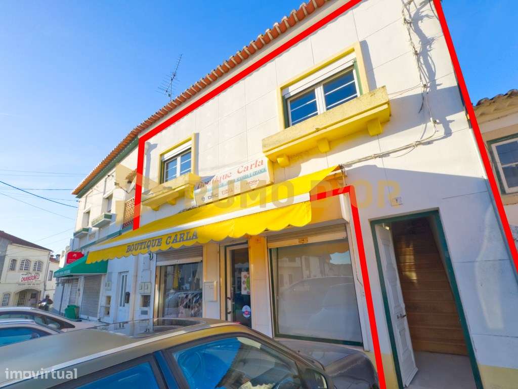 Andar de Moradia T2 com Logradouro e Lavandaria - Abrigada - Grande imagem: 2/25