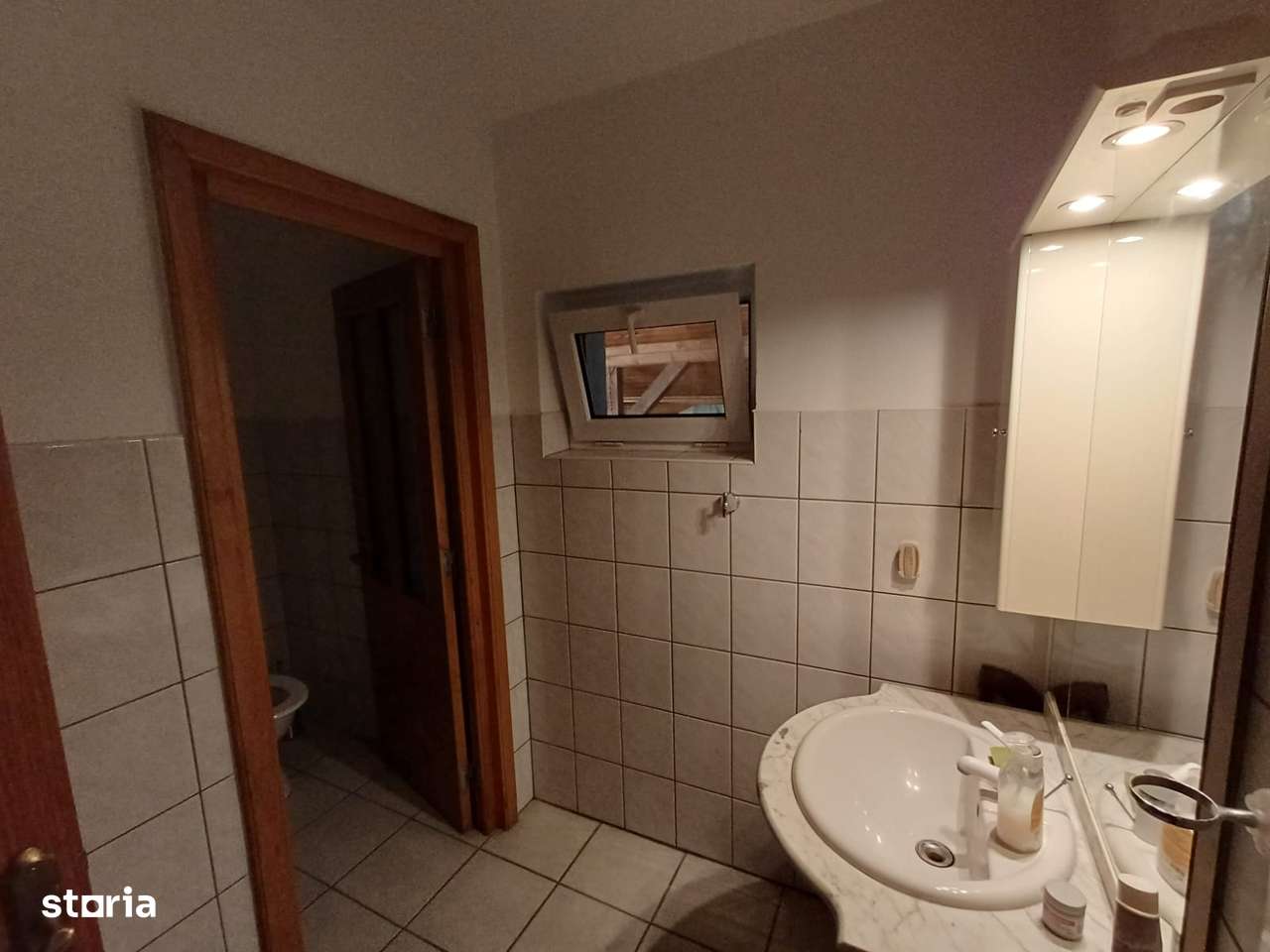 Casa de vanzare Codlea 299.00 euro - 7 camere,300 mp -  834 mp curte.-17