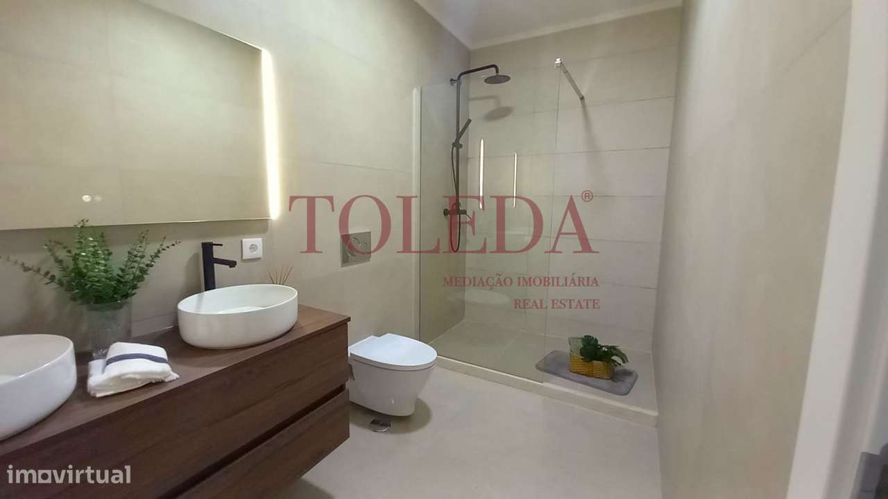 T3 com Varanda Remodelado em Benfica-12