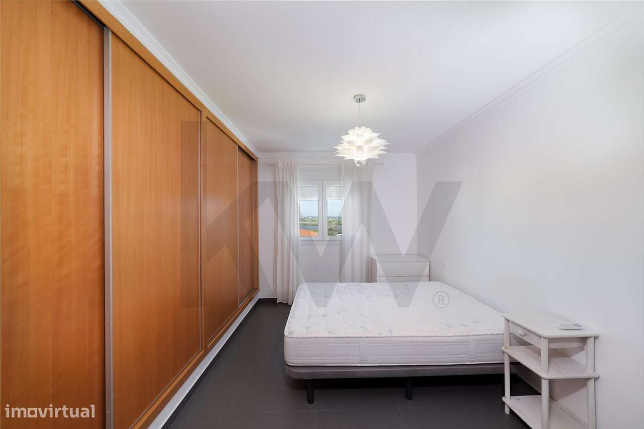 Apartamento T3 único com 3 lugares de estacionamento - VRSA-9