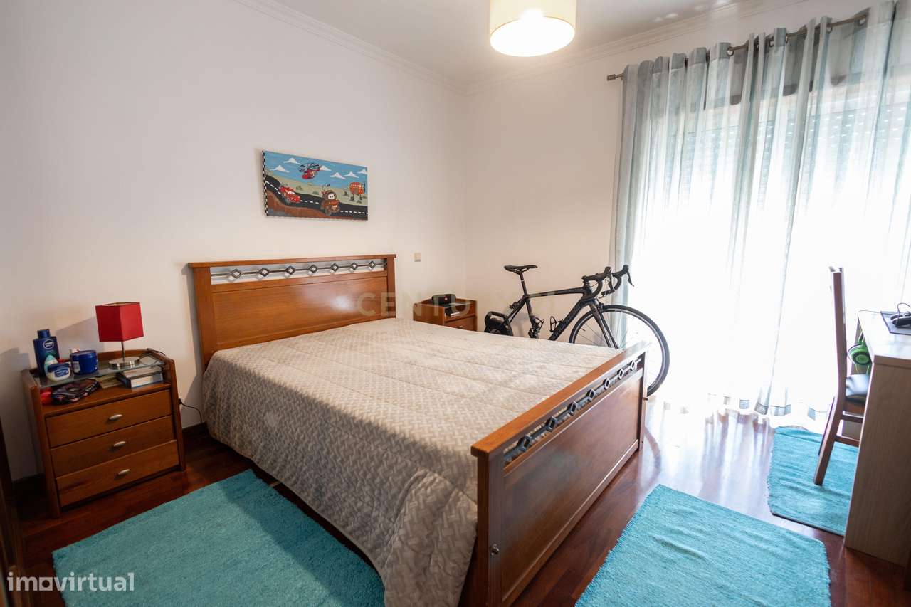 Apartamento T3 com 2 Suites e Terrço-Minde-10