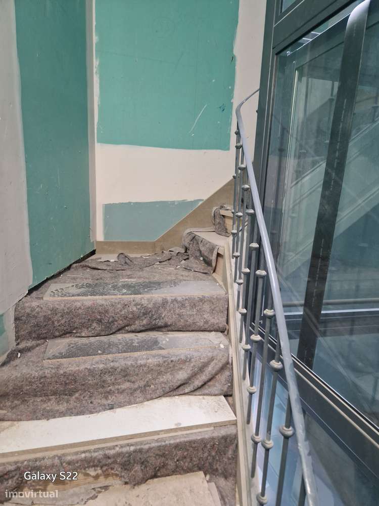 T2 no 3º Andar com 3 Jardins, Elevador, Coz.Equipada Lx-14