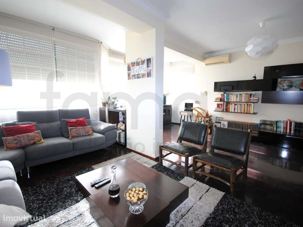 **Oportunidade Única: Moradia T6 à Venda!**-33