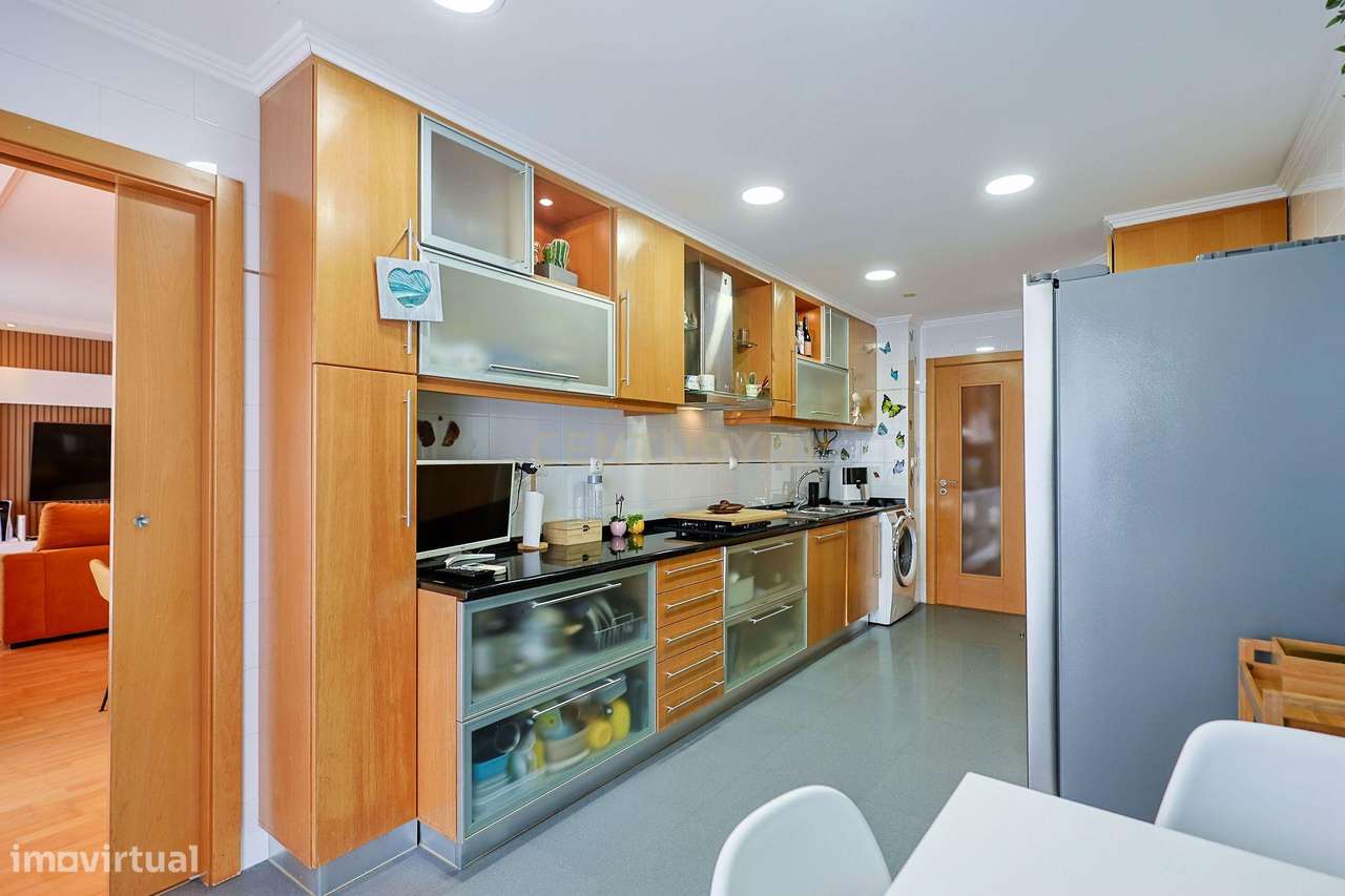Apartamento T2 com Garagem, no Parque Luso em Corroios.-20