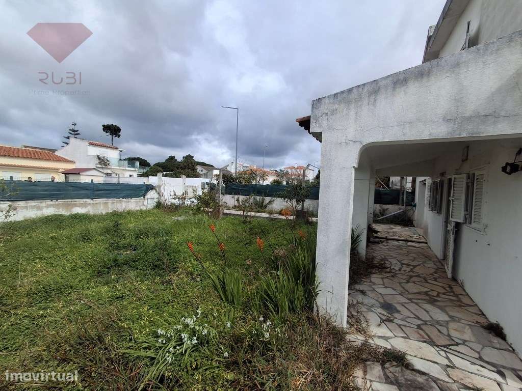 Moradia na Lagoa de Albufeira com Elevado Potencial - Grande imagem: 3/25