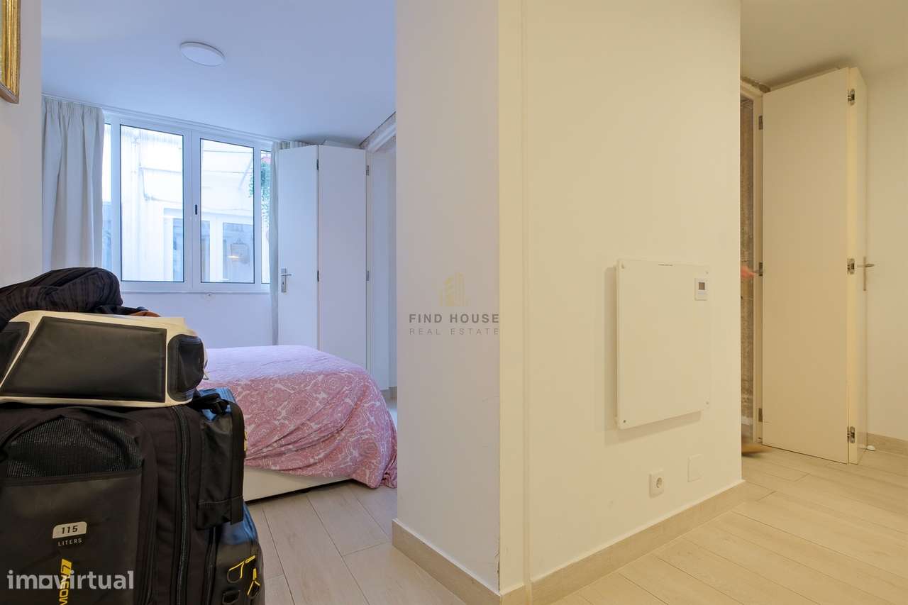 Apartamento T2 com licença para A.L. no centro de Lisboa-16