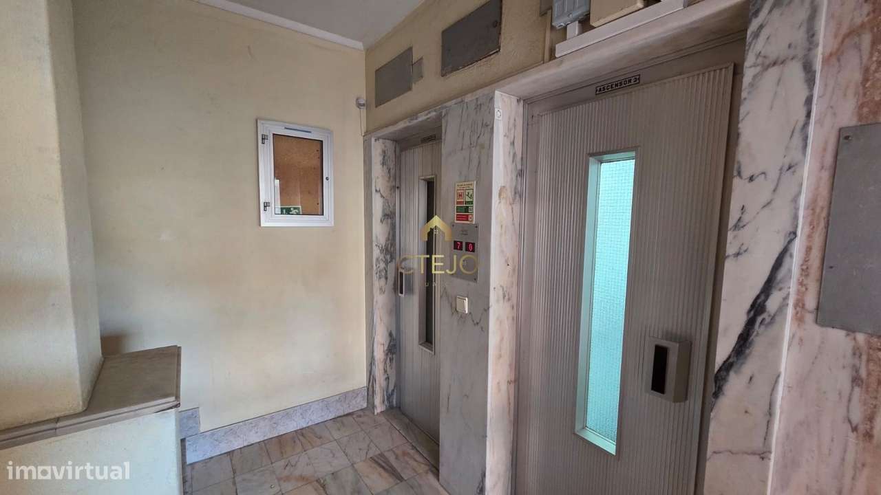 Apartamento T3 com Vista Rio em Sacavém-39