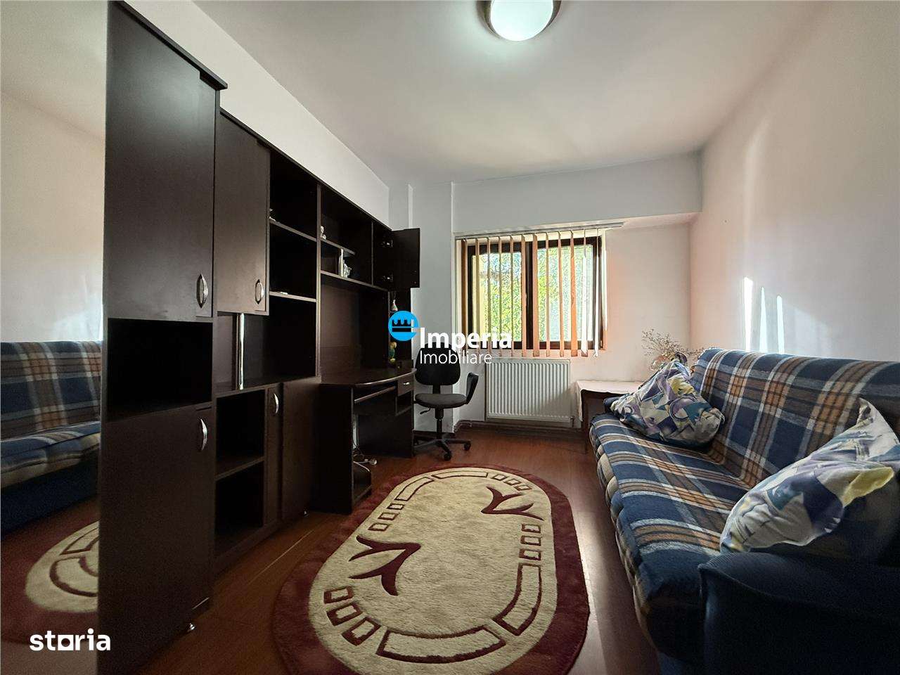 Inchiriez apartament 3 camere, decomandat, Zona Nicolina - Podu Ros - Imagine principală: 5/10