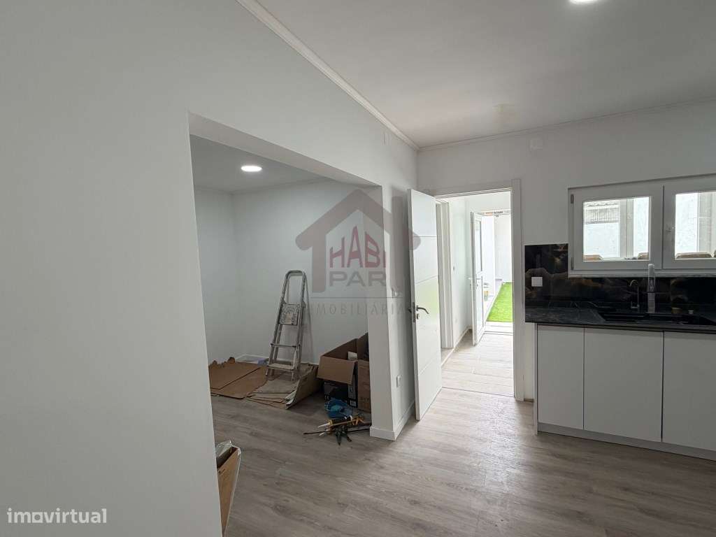 Excelente Moradia Renovada Centro Histórico de Salvaterra de Magos-11