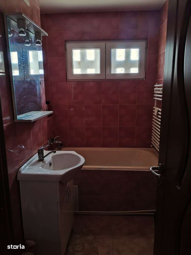 Vând apartament cu 3 camere et 3 din 4-1