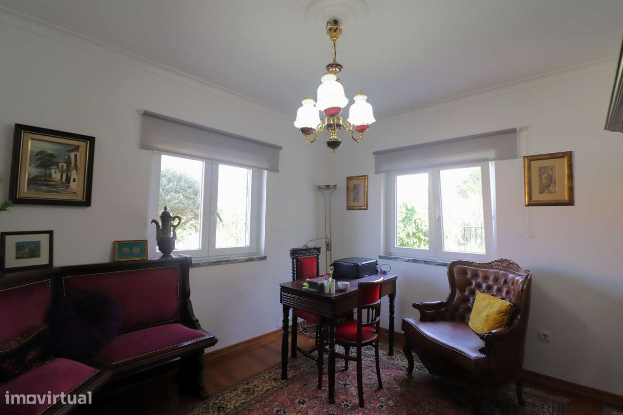 Moradia T4 com Piscina, Cave Ampla-32