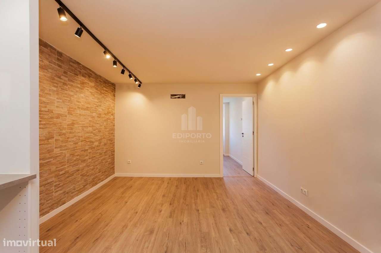 T1 com Espaço Exterior no Bonfim e Vista Douro – 2º Piso | Ideal para-9