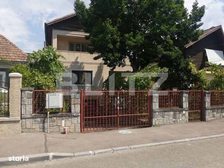 Casă individulă, 293 mp, teren 693 mp, Pucioasa central