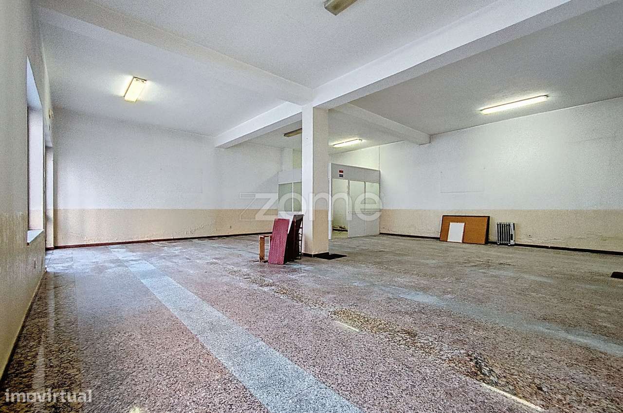 Loja no centro de São Bartolomeu de Messines com 216m2-19