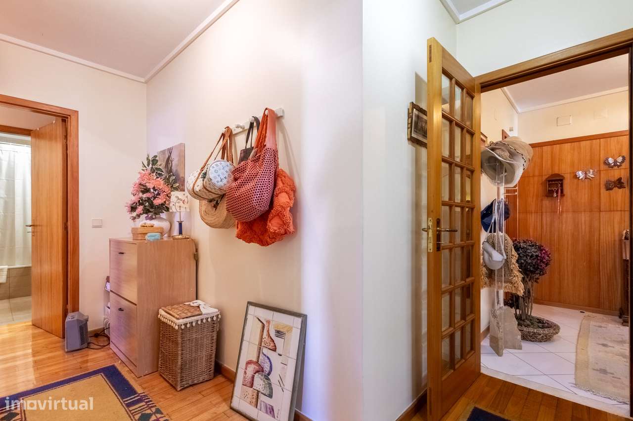 Apartamento T3, prédio com elevador e garagem!-13