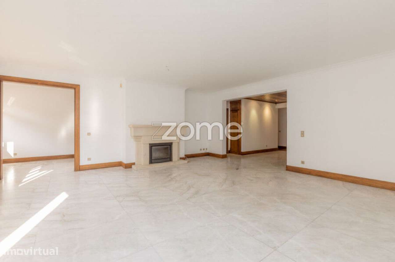 Apartamento T3 localizado na Rua Saragoça em Coimbra - Grande imagem: 4/24