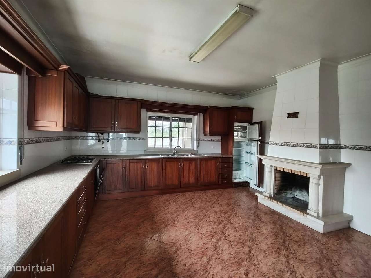 Moradia T3 + 2 / Garagem ampla/ Terraços / varandas/ Meirinhas / Pomba - Grande imagem: 2/33