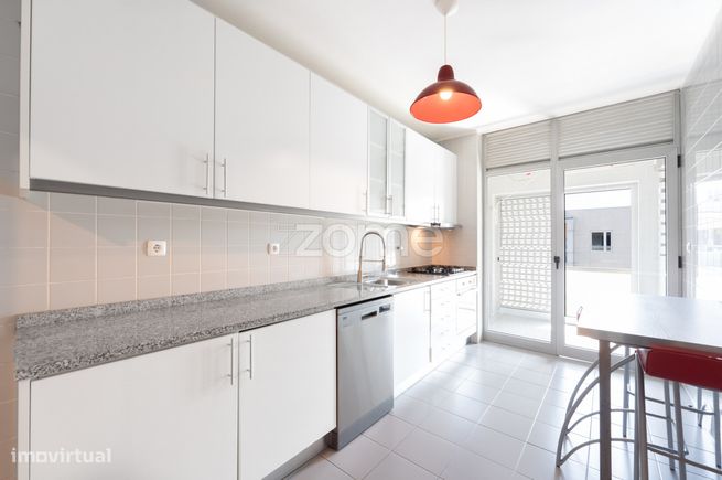 Apartamento T3 com duas varandas, garagem e arrumos, Maia-5
