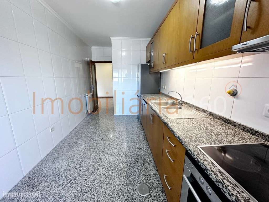 **Apartamento T3 à venda em localização privilegiada!**-6