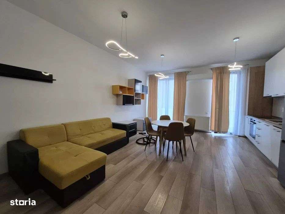 Apartament ultrafinisat, 3 camere cu garaj, Centru - Imagine principală: 1/8