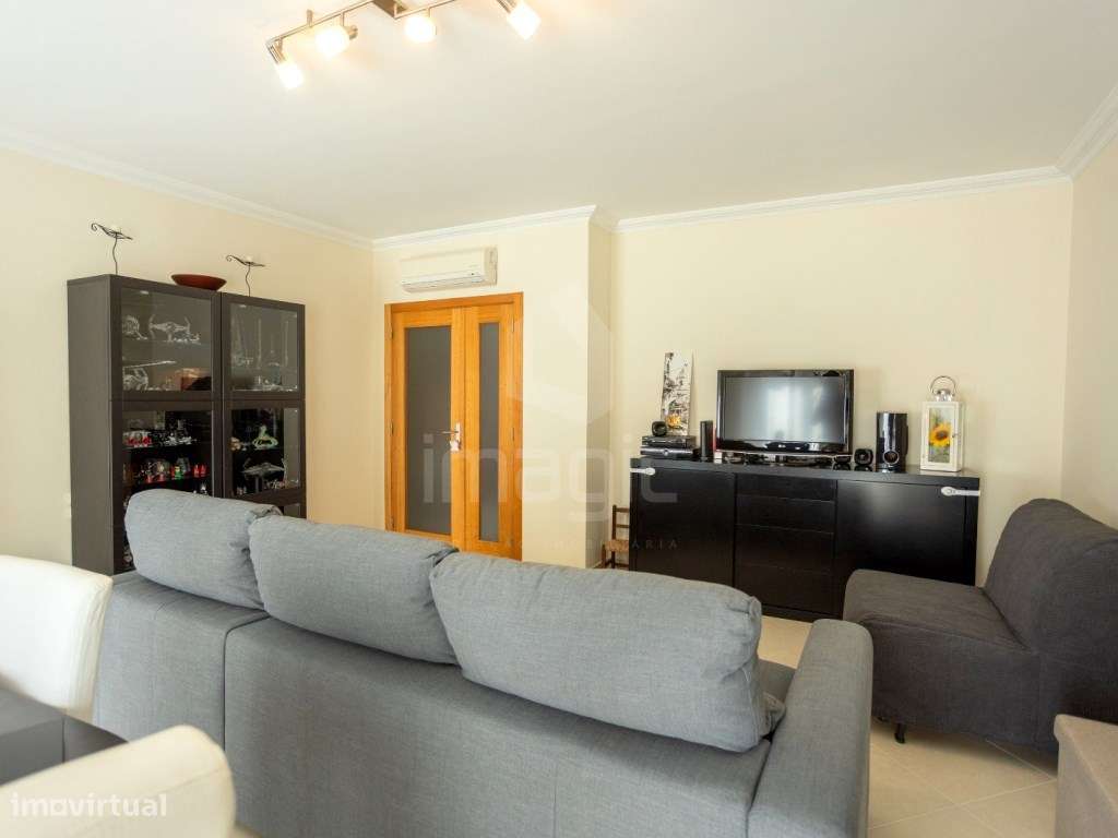 Apartamento T2 Usado com lugar de estacionamento em Vialonga-8