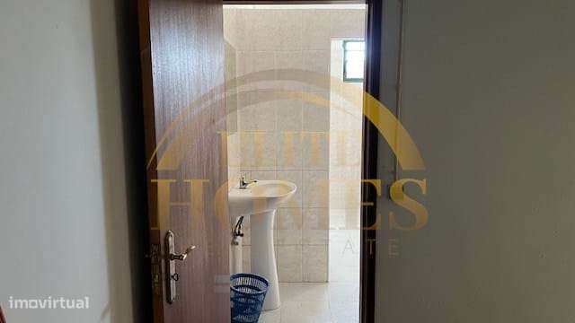 Armazém para venda na Quinta do Anjo.-31