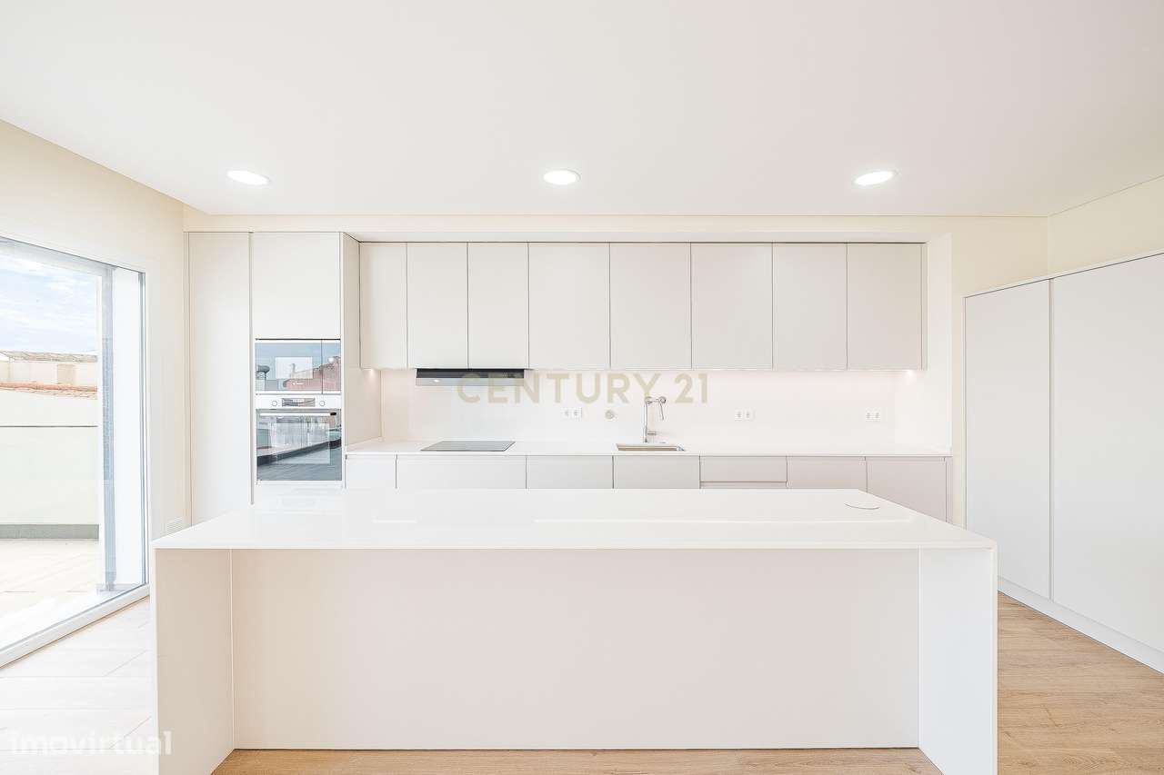 Moradia T4+1 Contemporânea com Piscina-10