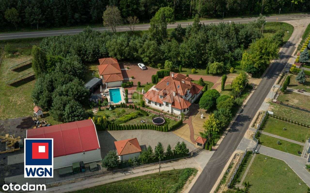 Luksus i funkcjonalność w otoczeniu natury – dom z basenem.-3