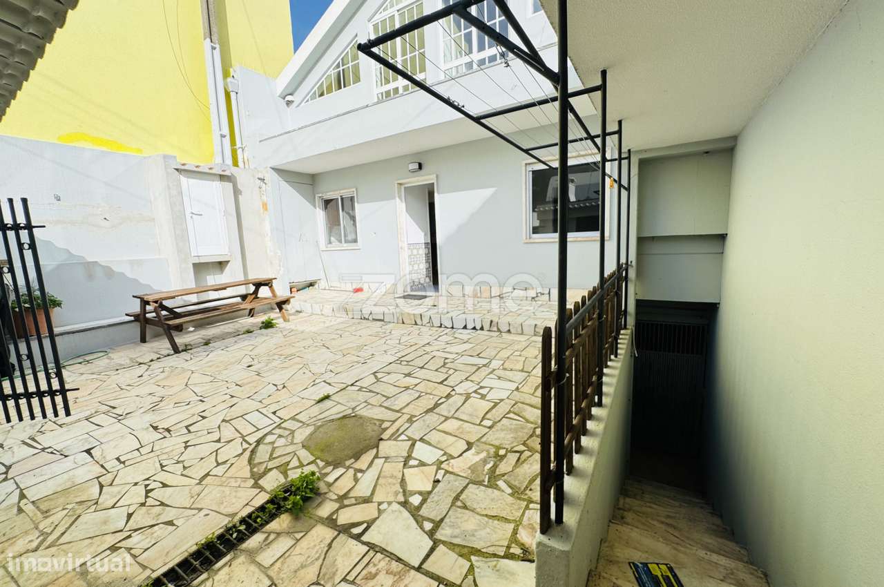 Moradia T3+1 na Serra da Silveira com anexos, cave e espaço exterior. - Grande imagem: 5/23